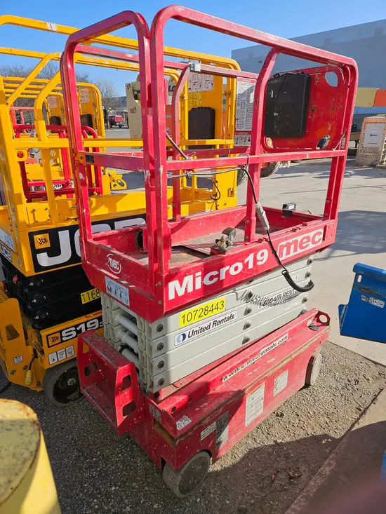 2018 MEC MICRO 19 Scissor Lift