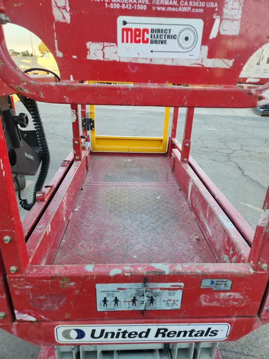 2019 MEC MICRO 19 Scissor Lift