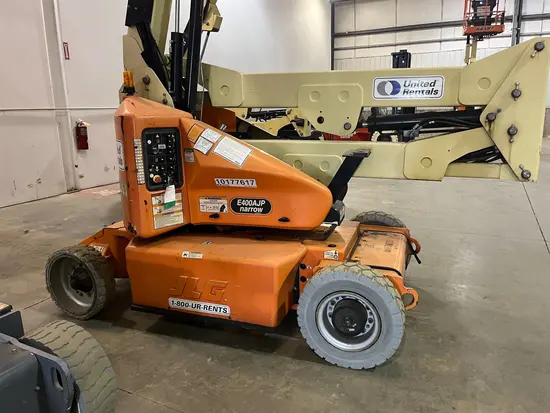 2013 JLG E400AJPN Articulating Boom Lift