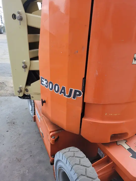 2016 JLG E300AJP Articulating Boom Lift