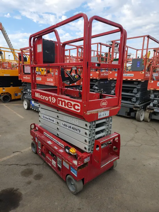 2018 MEC MICRO 19 Scissor Lift