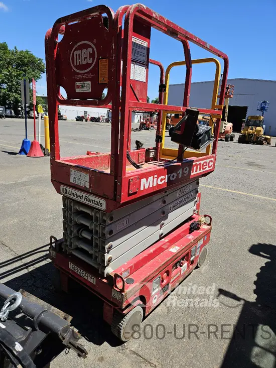 2018 MEC MICRO 19 Scissor Lift