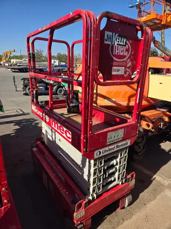 2018 MEC MICRO 19 Scissor Lift