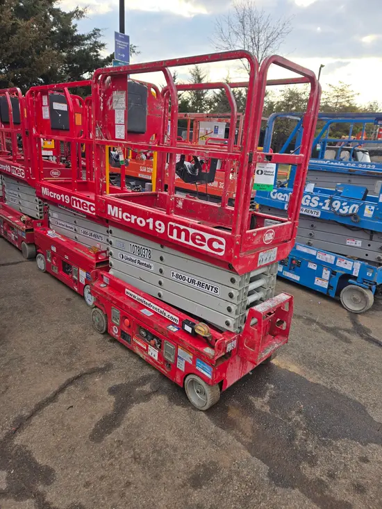 2018 MEC MICRO 19 Scissor Lift