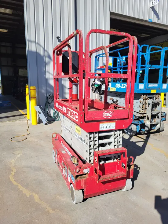 2018 MEC MICRO 19 Scissor Lift