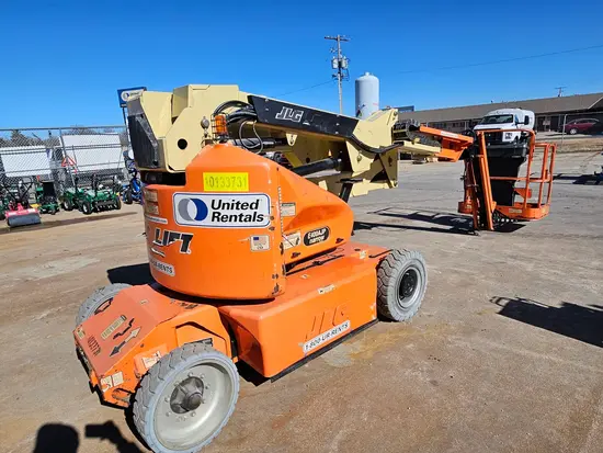 2013 JLG E400AJPN Articulating Boom Lift