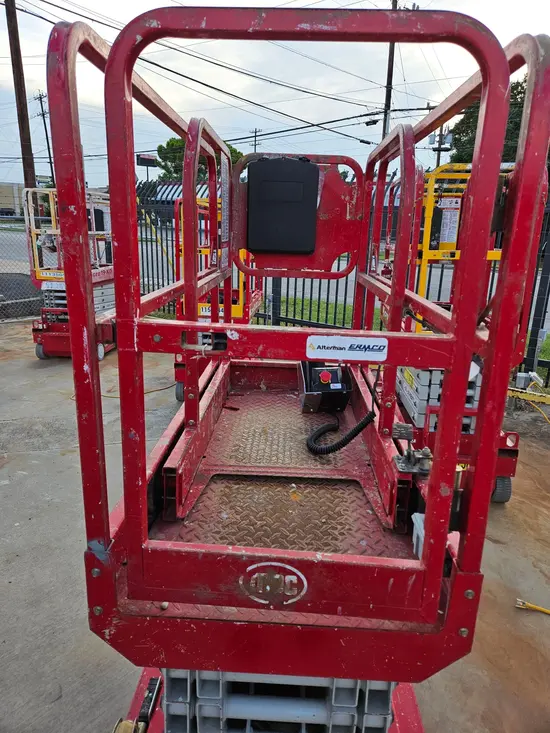 2018 MEC MICRO 19 Scissor Lift