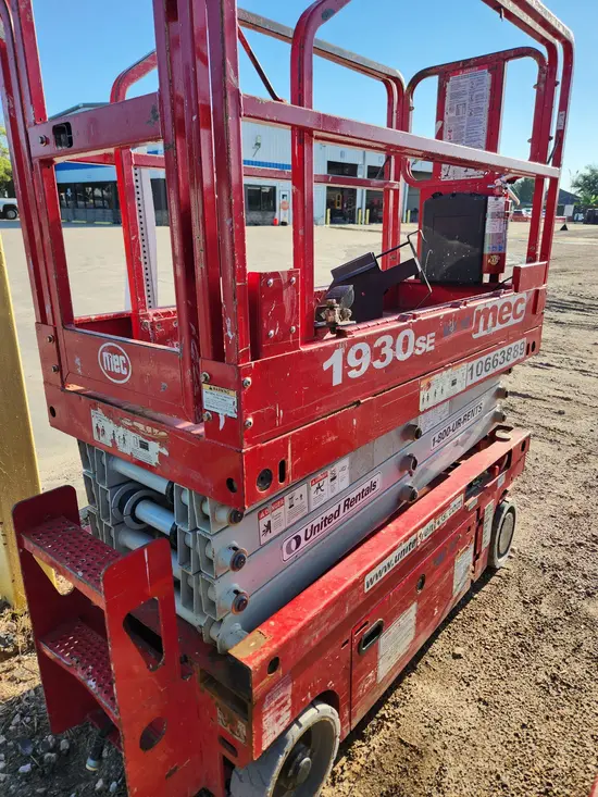 2017 MEC 1930SE Scissor Lift