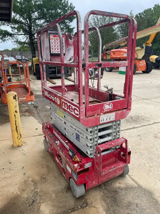 2018 MEC MICRO 19 Scissor Lift