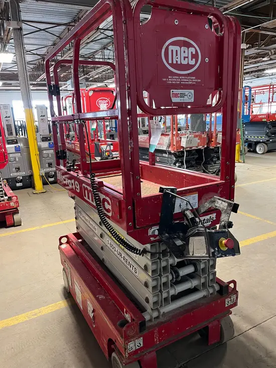 2018 MEC MICRO 19 Scissor Lift