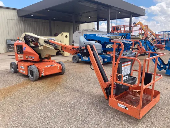 2016 JLG E400AJPN Articulating Boom Lift