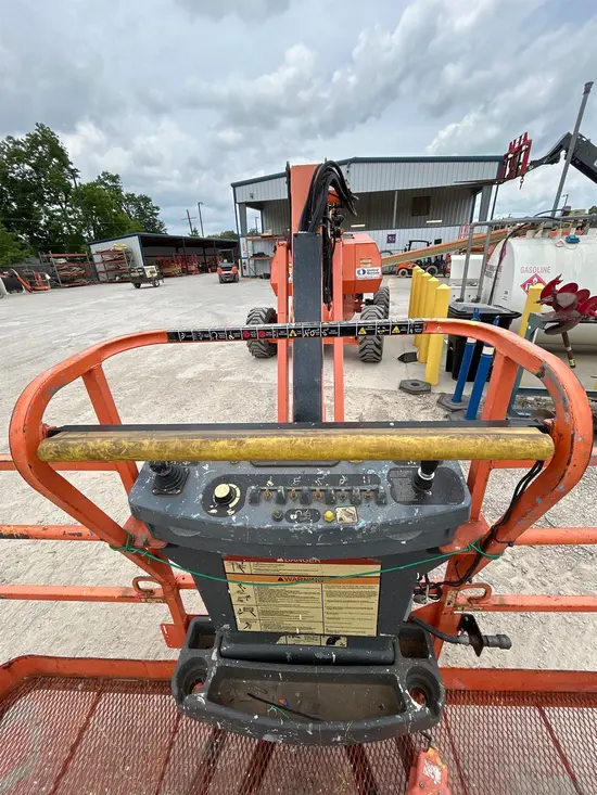 2017 JLG 800AJ Articulating Boom Lift