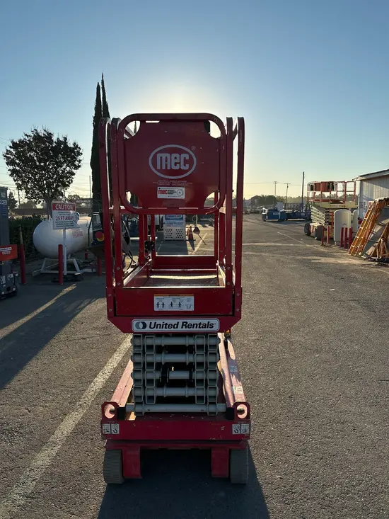 2018 MEC MICRO 19 Scissor Lift