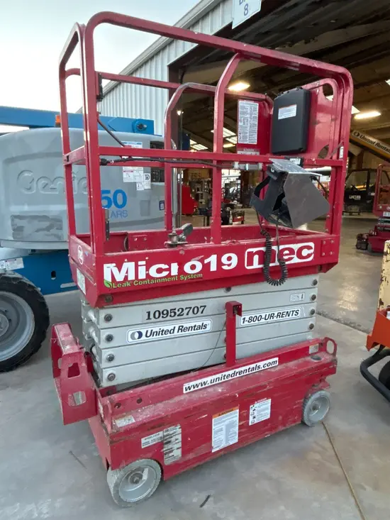 2019 MEC MICRO 19 Scissor Lift