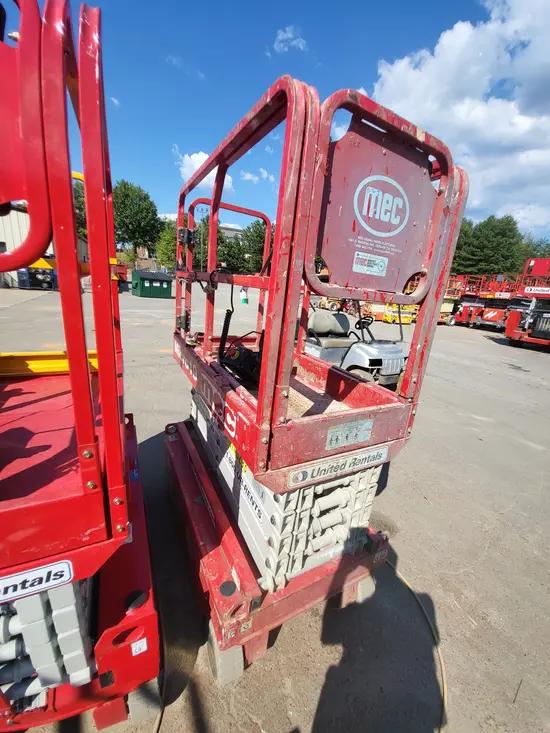 2018 MEC MICRO 19 Scissor Lift