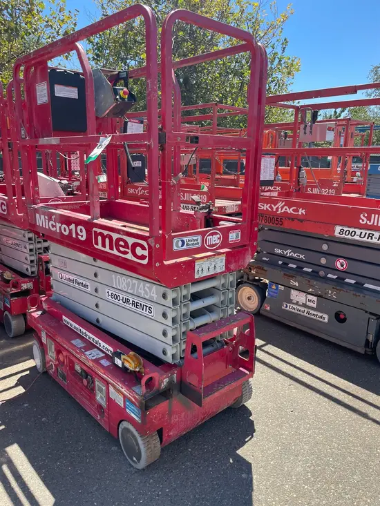 2018 MEC MICRO 19 Scissor Lift
