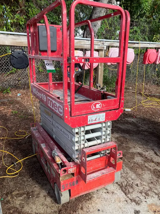 2018 MEC MICRO 19 Scissor Lift