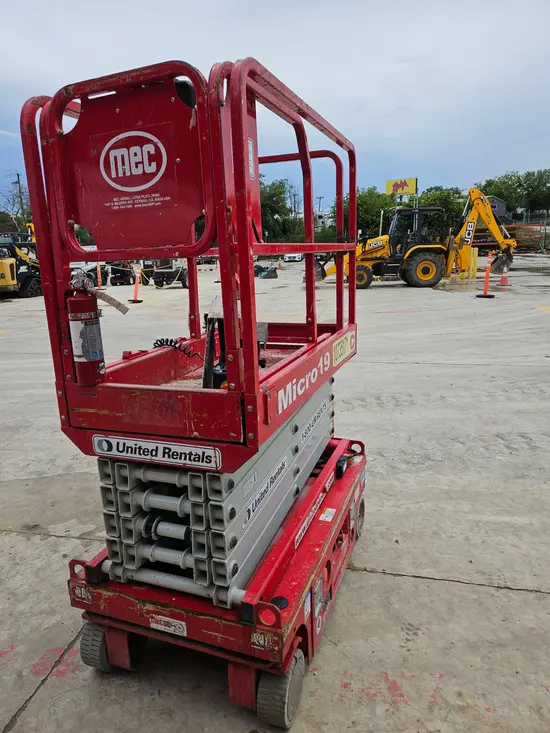 2018 MEC MICRO 19 Scissor Lift