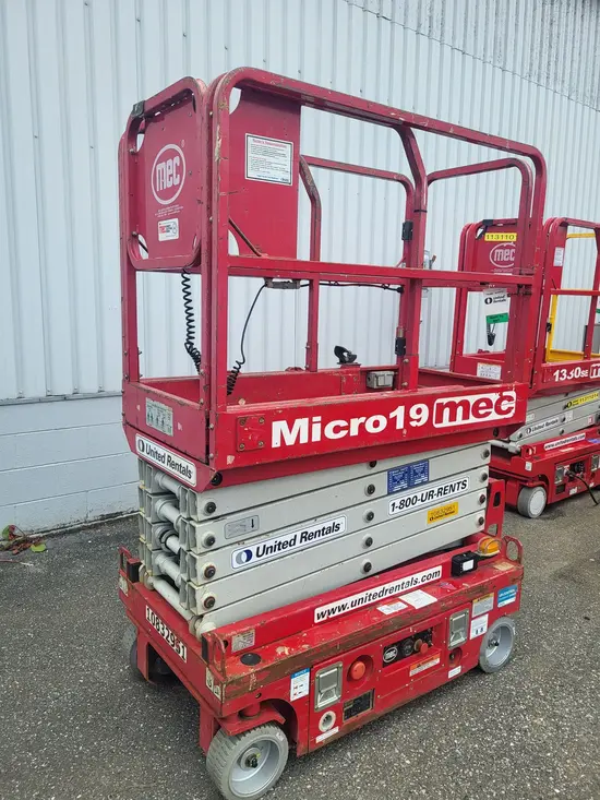 2018 MEC MICRO 19 Scissor Lift