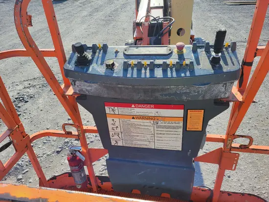 2015 JLG E450AJ Articulating Boom Lift