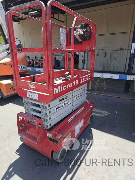 2018 MEC MICRO 19 Scissor Lift