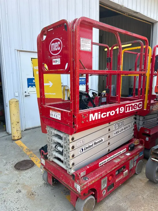 2018 MEC MICRO 19 Scissor Lift