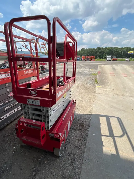2018 MEC MICRO 19 Scissor Lift