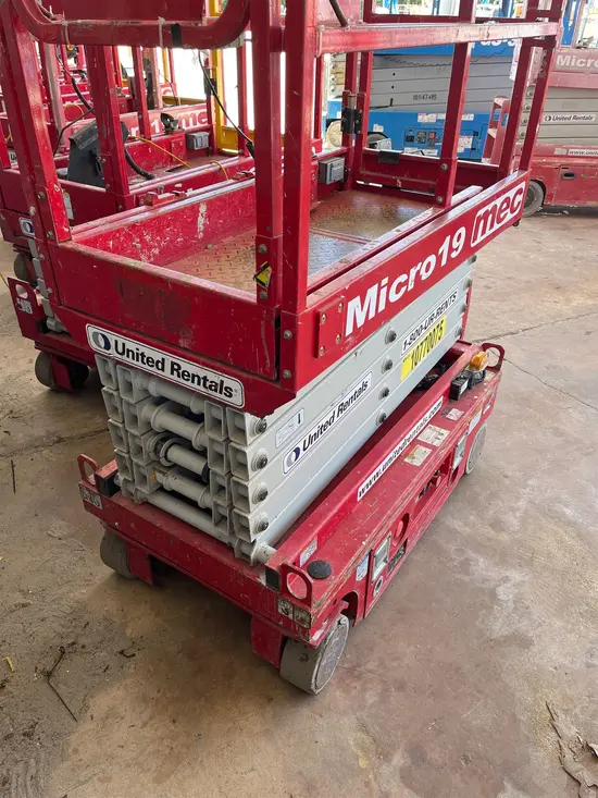 2018 MEC MICRO 19 Scissor Lift