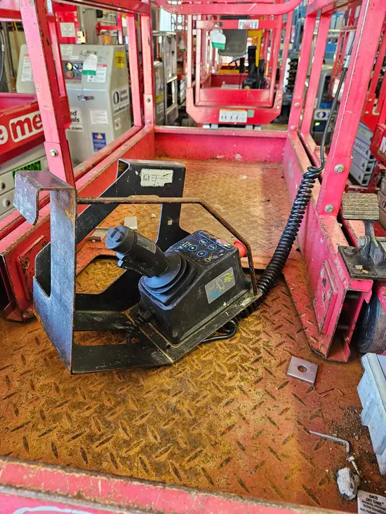 2018 MEC MICRO 19 Scissor Lift