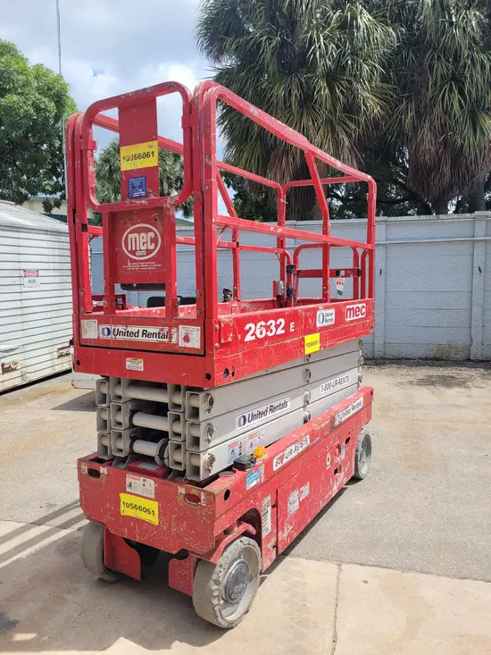 2017 MEC 2632SE Scissor Lift