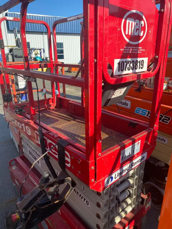 2018 MEC MICRO 19 Scissor Lift