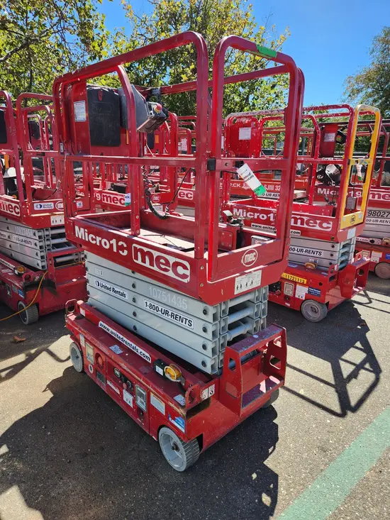 2018 MEC MICRO 19 Scissor Lift