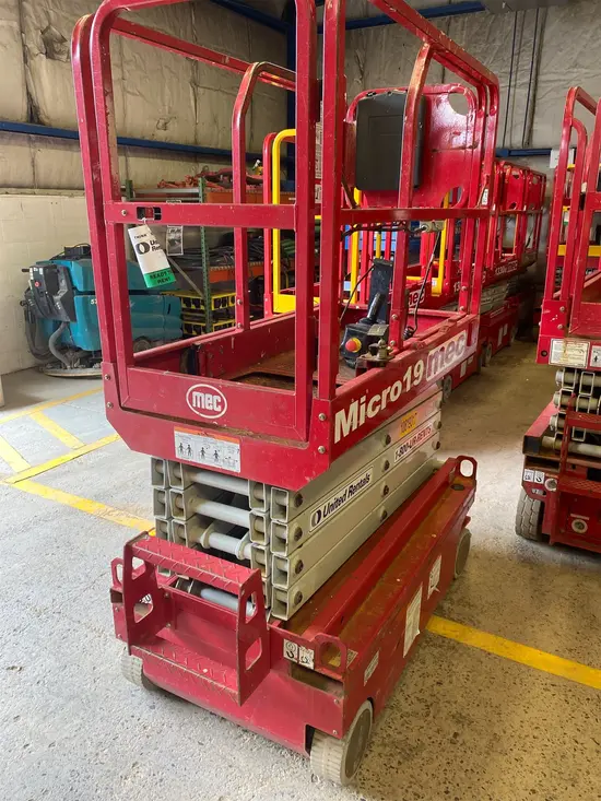 2018 MEC MICRO 19 Scissor Lift