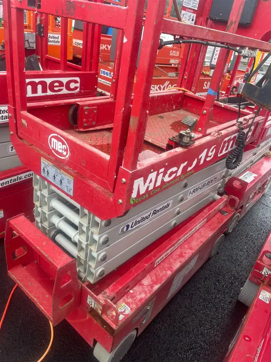 2019 MEC MICRO 19 Scissor Lift