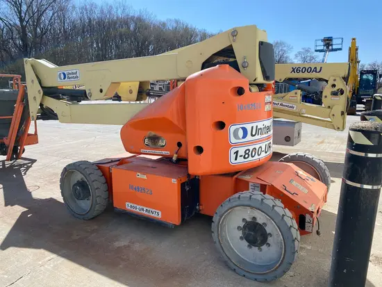 2016 JLG E450AJ Articulating Boom Lift