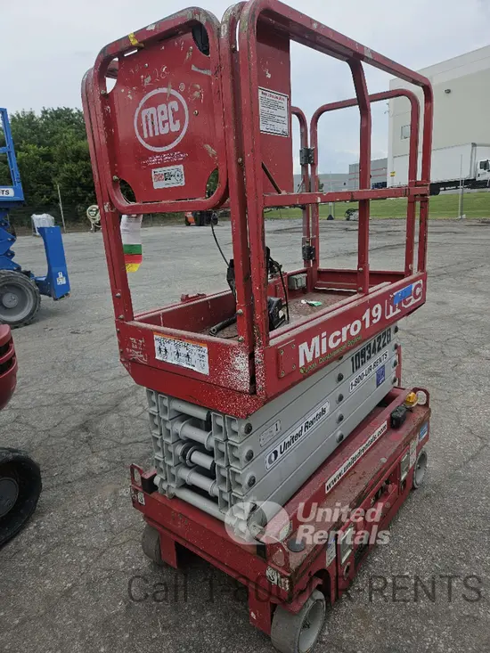 2019 MEC MICRO 19 Scissor Lift