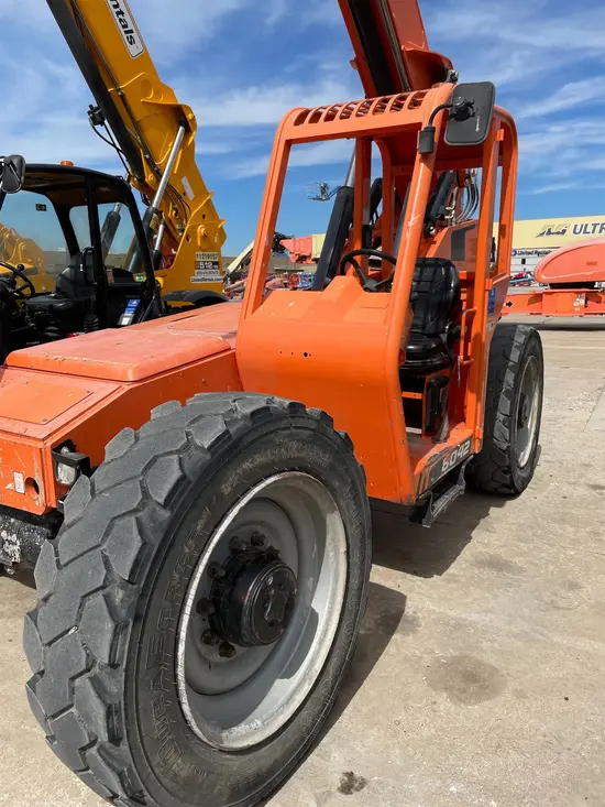 2017 SKYTRAK 8042 Forklift