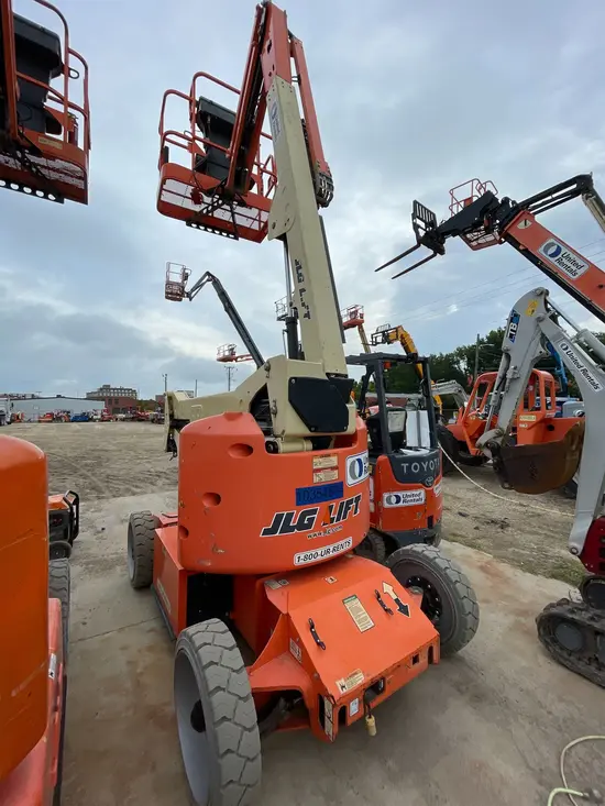 2015 JLG E450AJ Articulating Boom Lift