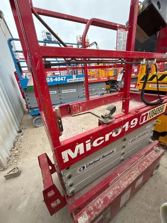 2018 MEC MICRO 19 Scissor Lift