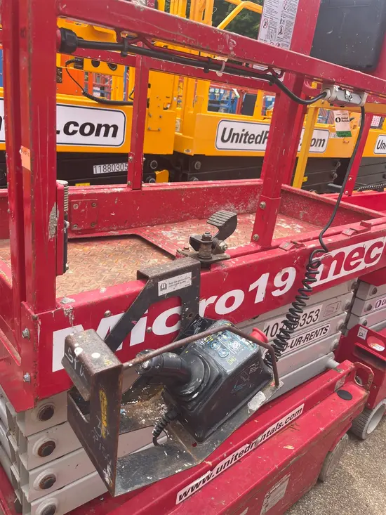 2018 MEC MICRO 19 Scissor Lift