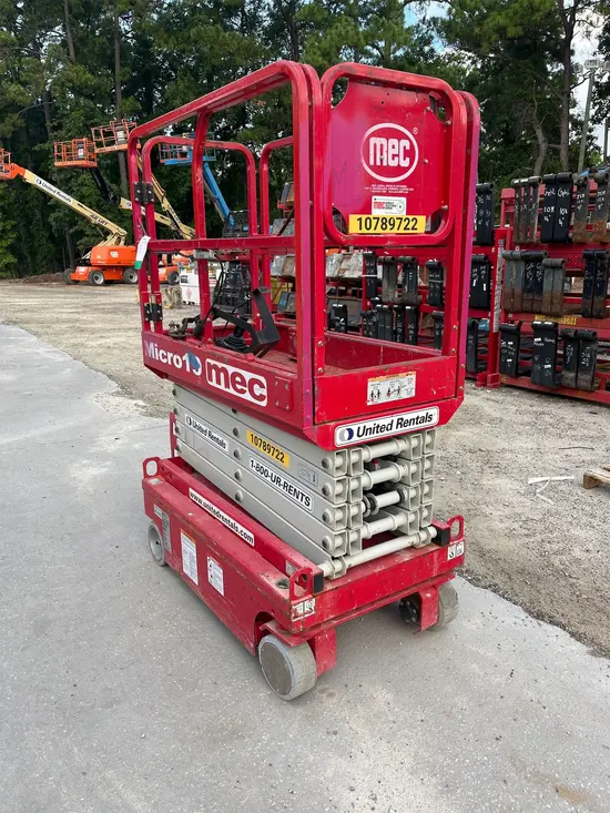 2018 MEC MICRO 19 Scissor Lift