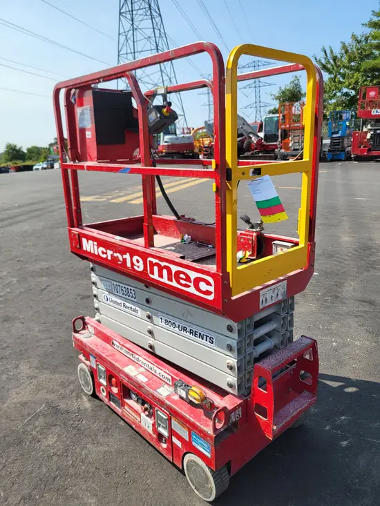 2018 MEC MICRO 19 Scissor Lift