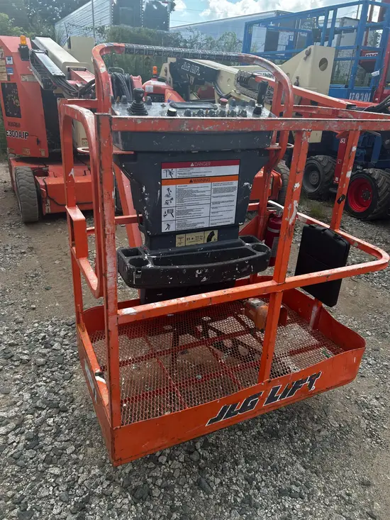 2015 JLG E300AJP Articulating Boom Lift