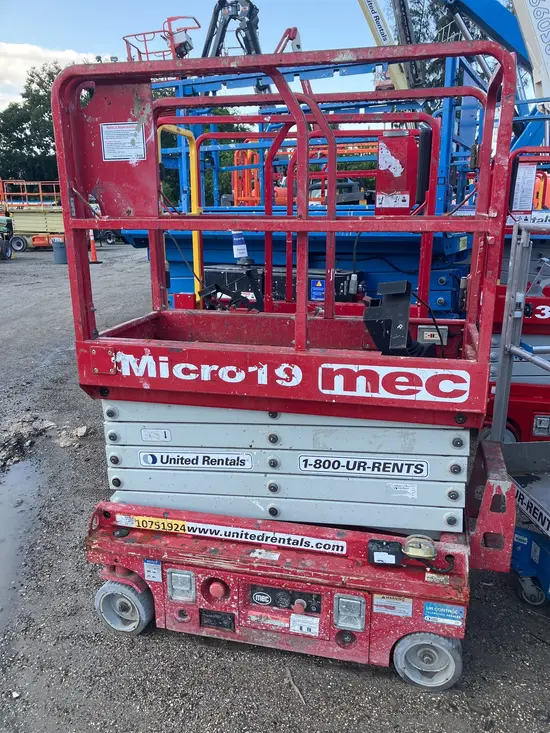 2018 MEC MICRO 19 Scissor Lift