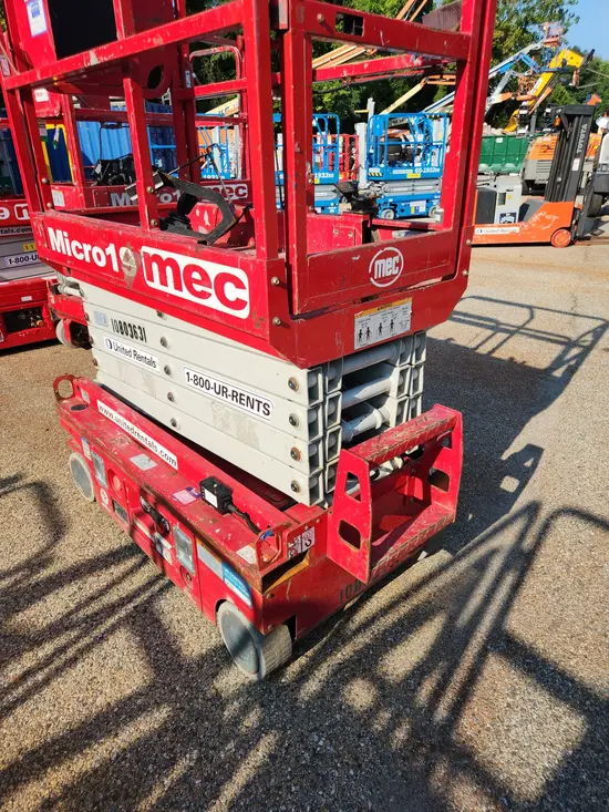 2018 MEC MICRO 19 Scissor Lift