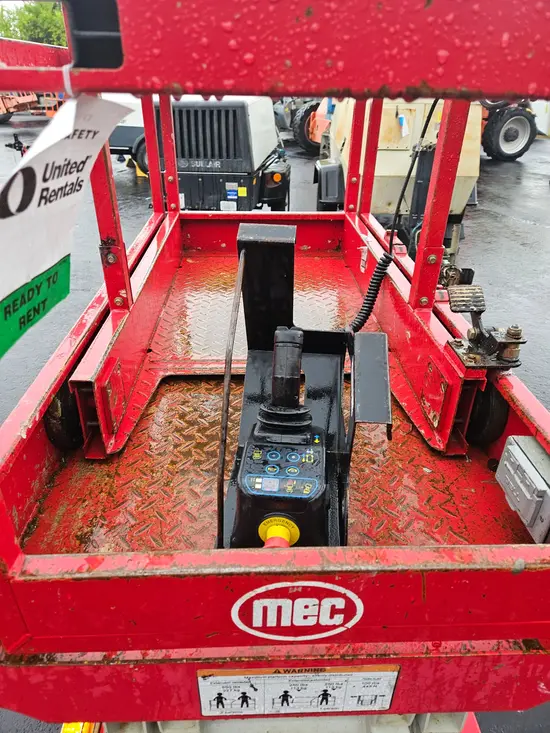 2018 MEC MICRO 19 Scissor Lift