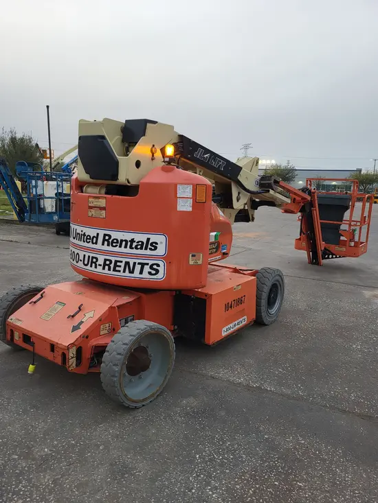 2016 JLG E400AJPN Articulating Boom Lift