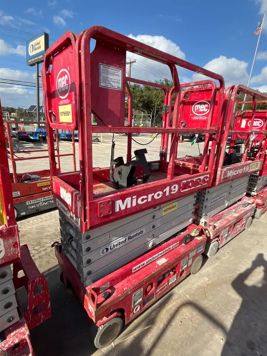 2018 MEC MICRO 19 Scissor Lift