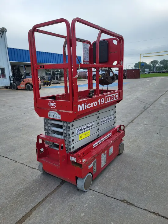 2018 MEC MICRO 19 Scissor Lift
