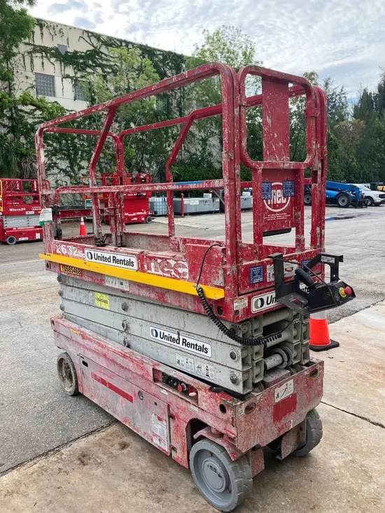 2017 MEC 2632SE Scissor Lift